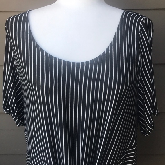 NWOT The Vanity Room Top Medium - Picture 2 of 9